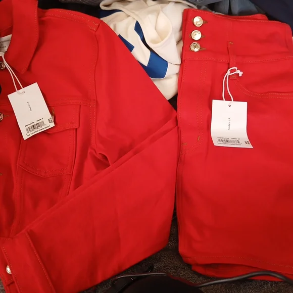 Carolina Herrera Red Skirt Set with Gold Accents - Picture 3 of 11